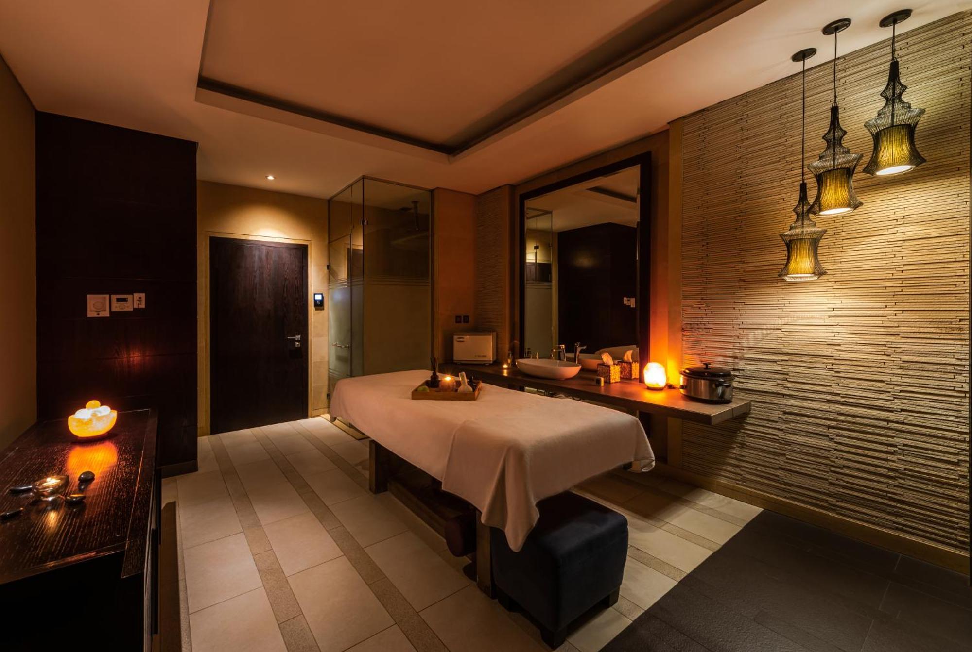 Narcissus Riyadh Hotel & Spa Kültér fotó A treatment room at the spa